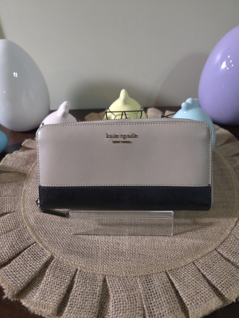 EUC Kate Spade Blush and Black Leather Zip Wallet